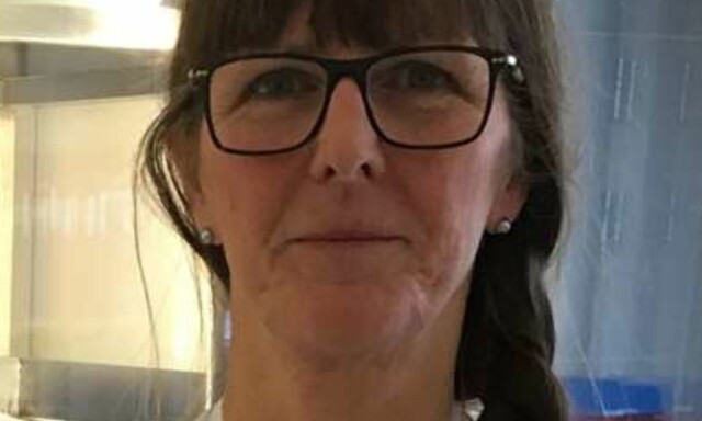 image: Britt-Marie bråstoppet for å hjelpe påkjørt mann - fikk parkeringsbot